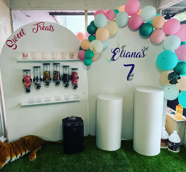 A display with balloons and a tiger for a Texas party rental.